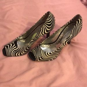 Gianni bini black and white heels